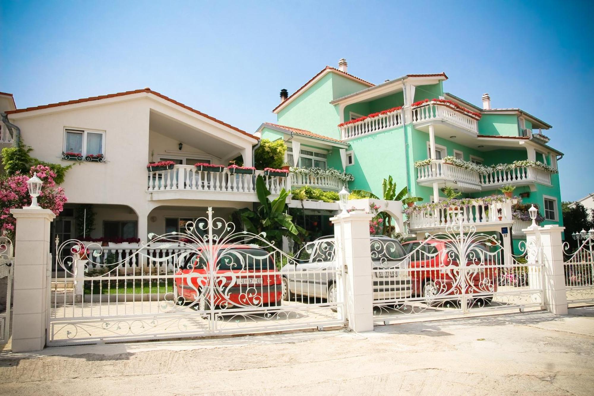 Apartments Katarine Zrinske Vodice Exterior foto
