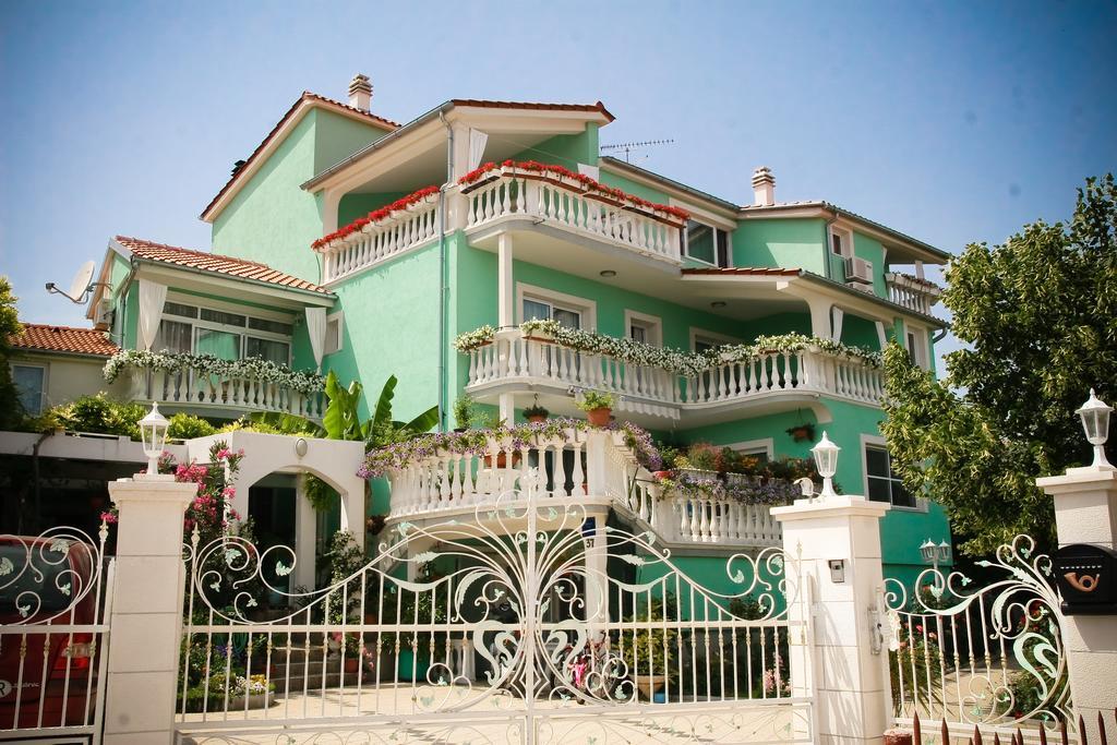 Apartments Katarine Zrinske Vodice Exterior foto